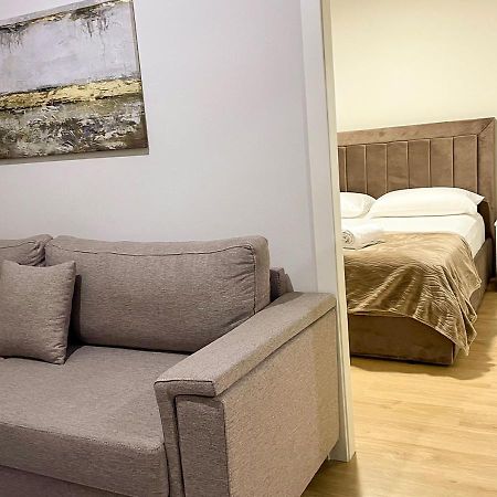 Home Inn Apartment Near City Center Тирана Екстер'єр фото