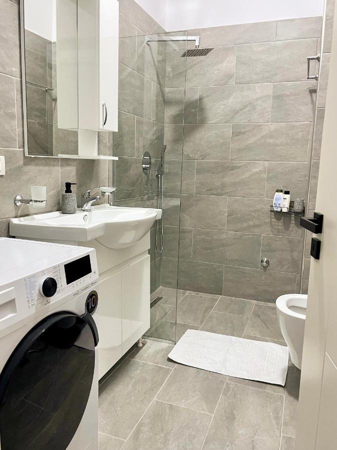 Home Inn Apartment Near City Center Тирана Екстер'єр фото