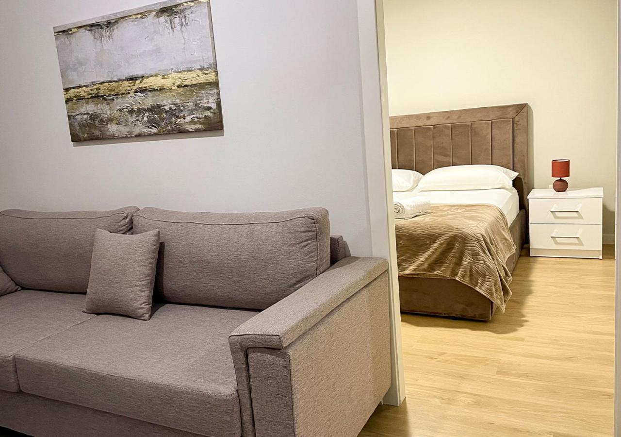 Home Inn Apartment Near City Center Тирана Екстер'єр фото