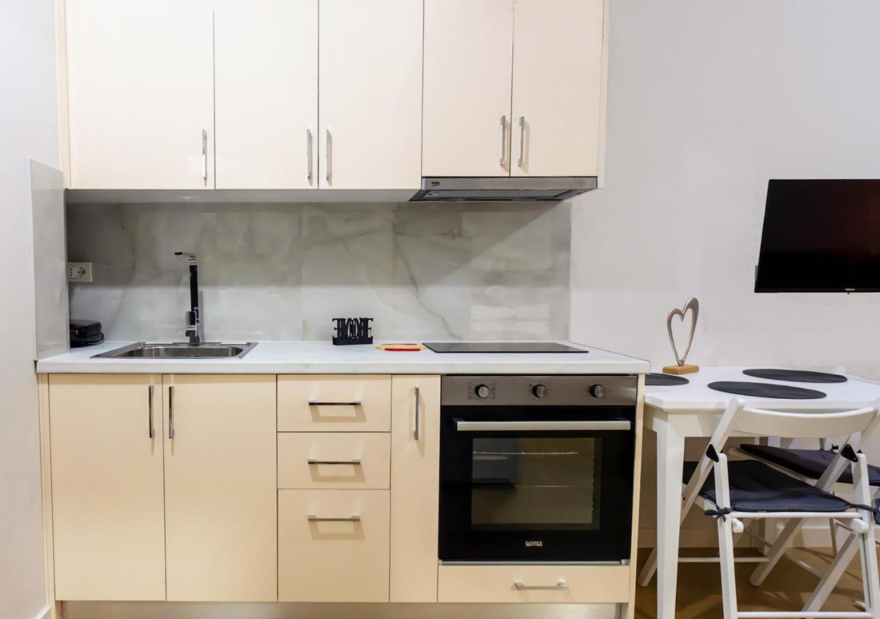 Home Inn Apartment Near City Center Тирана Екстер'єр фото