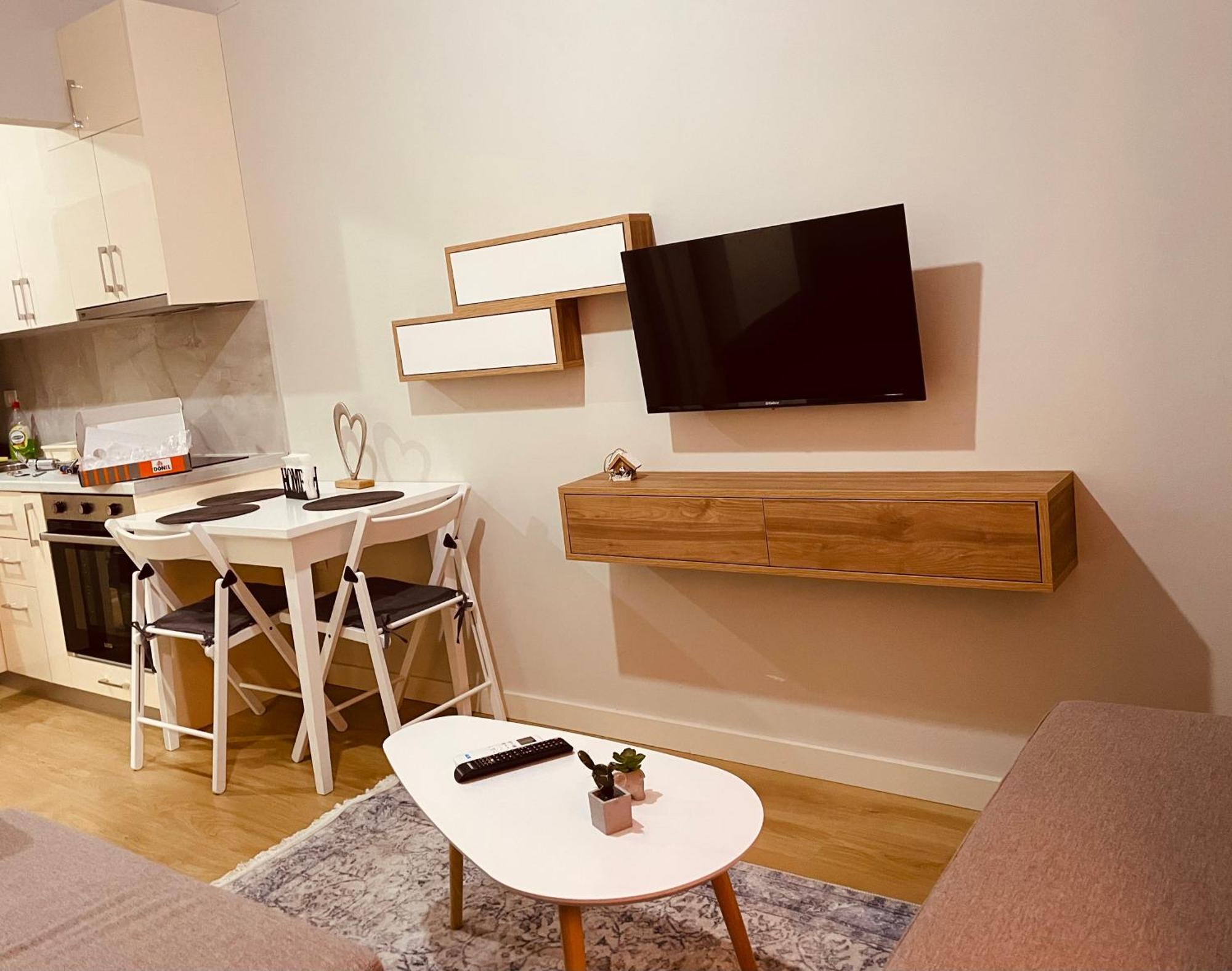 Home Inn Apartment Near City Center Тирана Екстер'єр фото